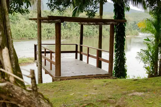 Deck sobre o Rio Ribeira